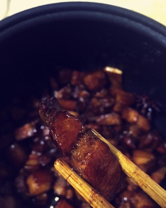 电饭锅虎皮蛋红烧肉