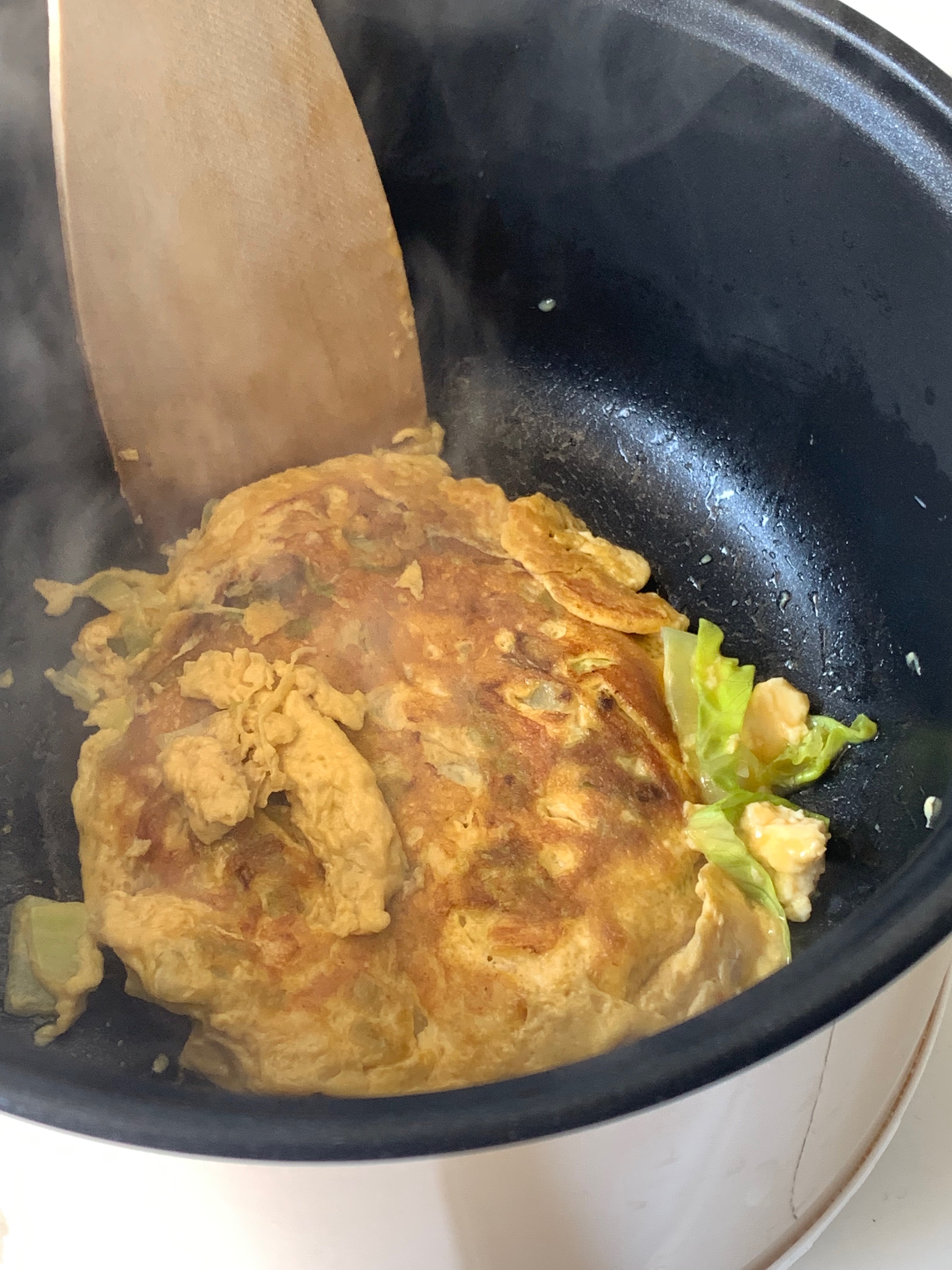 电煮锅：生菜鸡蛋饼的做法