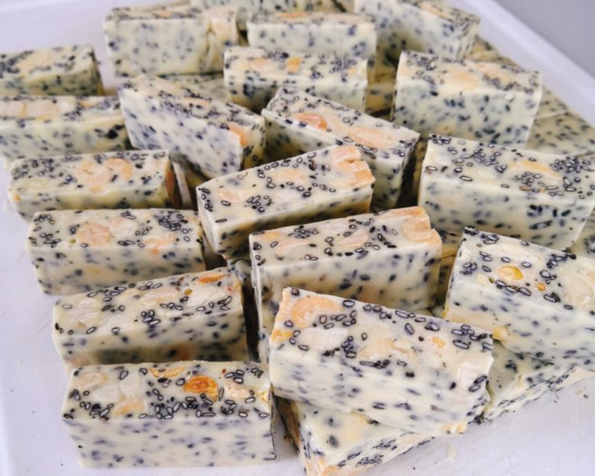 芝麻花生牛轧糖