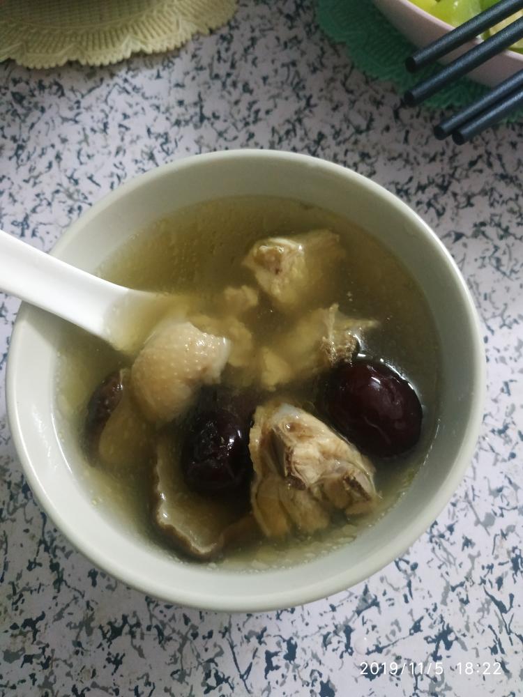 香菇红枣煲鸡汤的做法