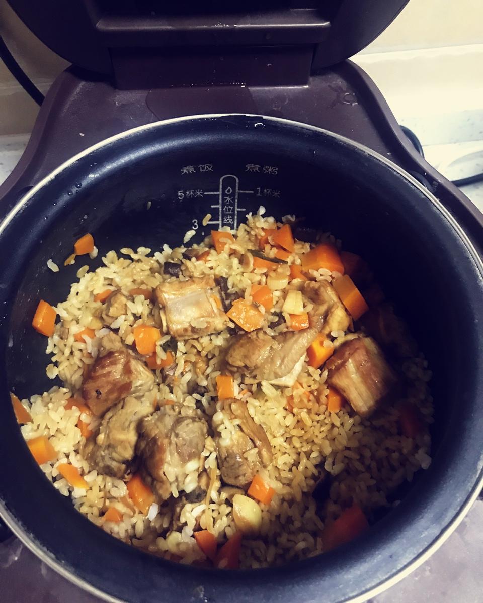 喷香排骨焖饭（爆好吃）
