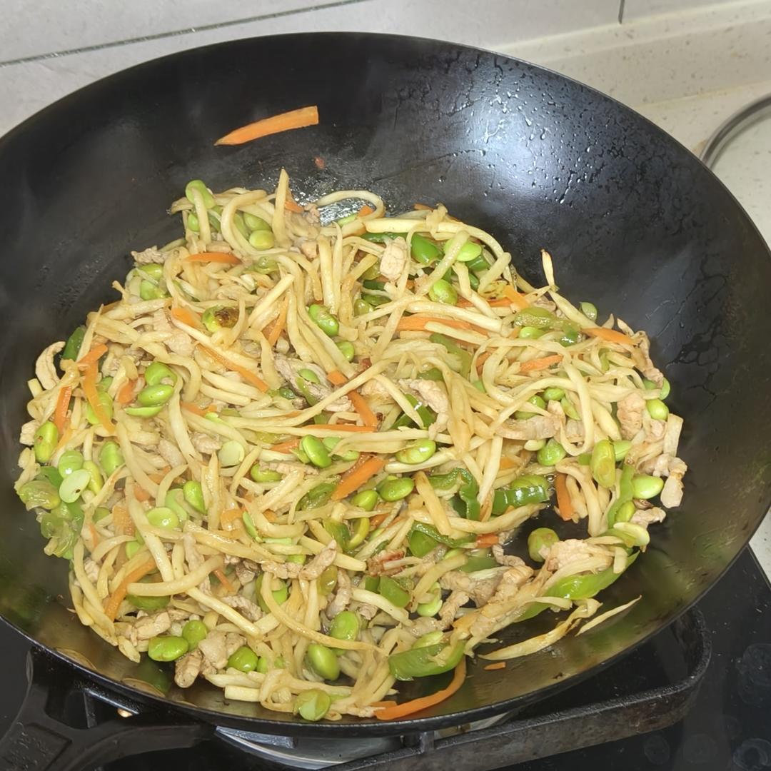 两个人一起炫饭啦！