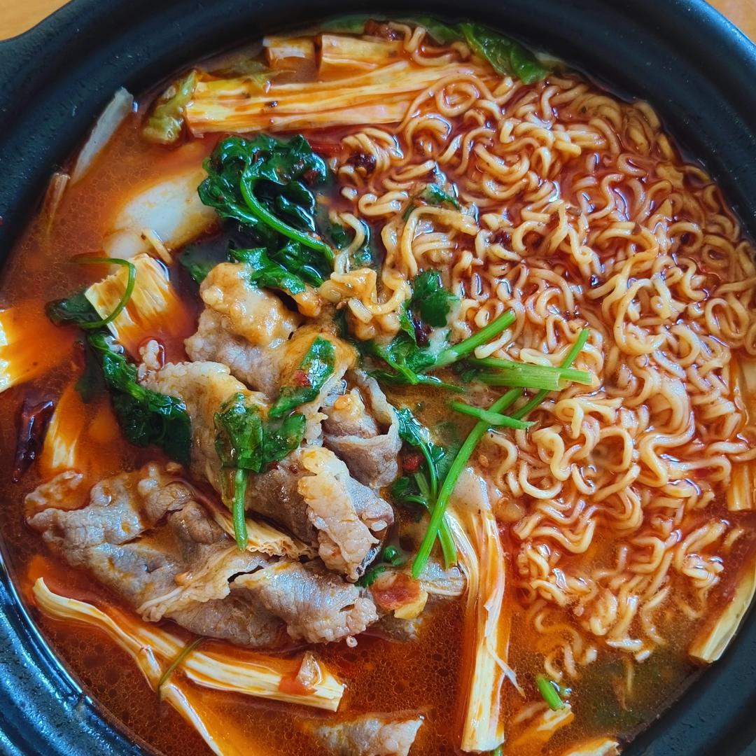 香浓麻辣的砂锅麻辣烫（冒菜）