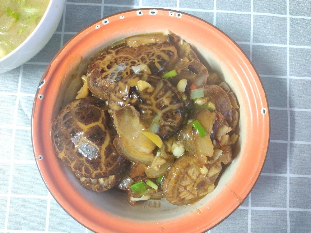 鲜嫩多汁，比鲍鱼还好吃红烧香菇