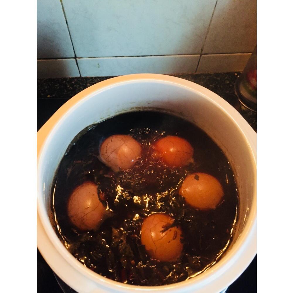 用酒酿煮的五香茶叶蛋