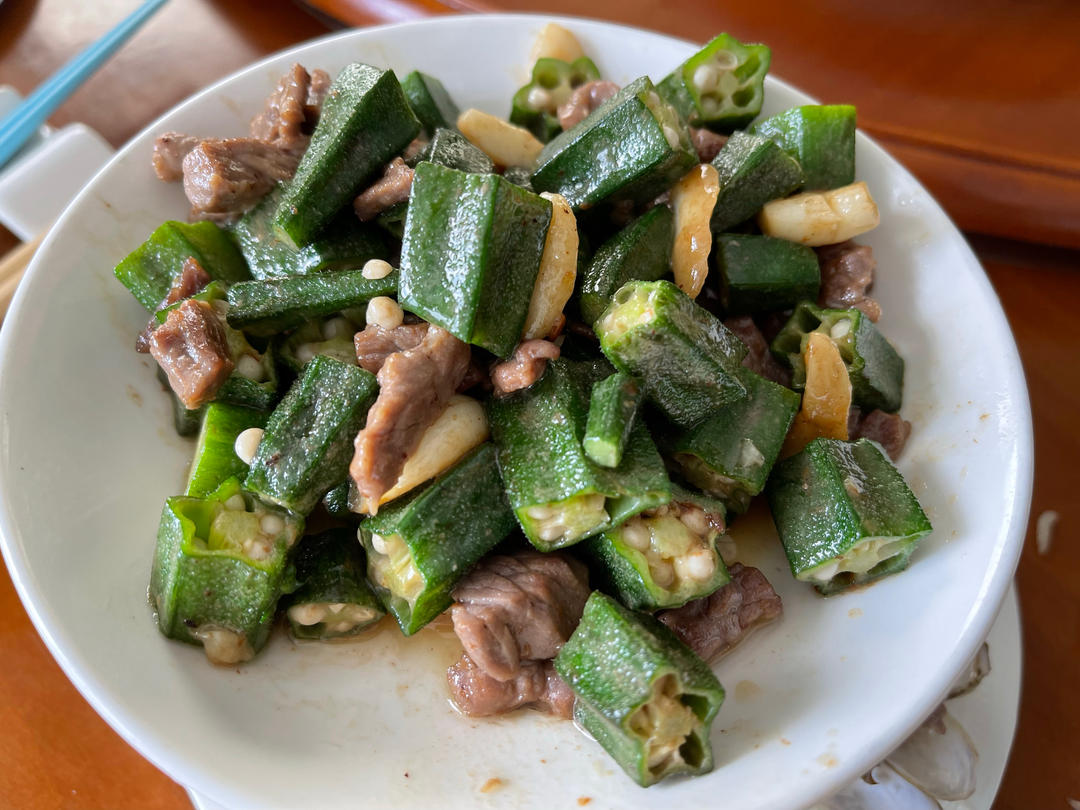 秋葵炒牛肉粒