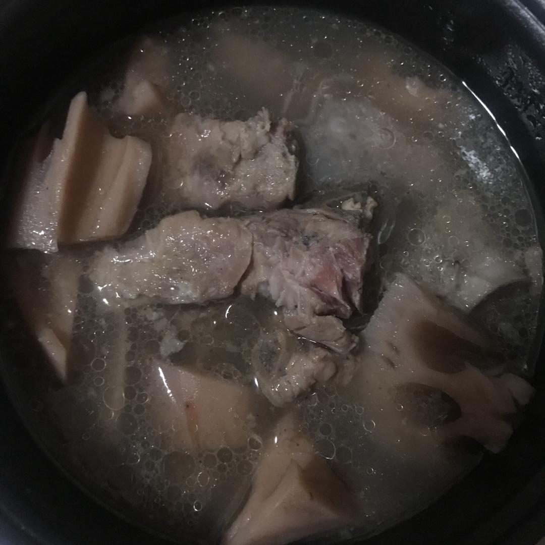 电饭锅排骨藕汤