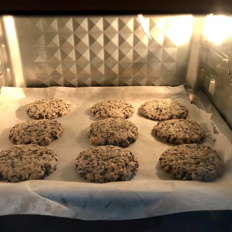 素食:有机燕麦芝麻大饼干