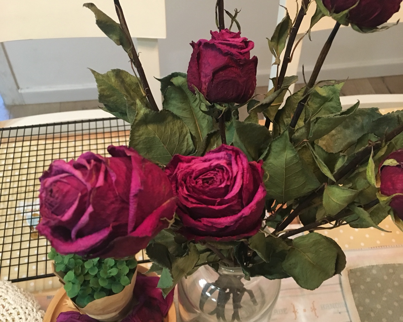让你爱的玫瑰陪你更久～自制干玫瑰花束其实很简单的做法 步骤7