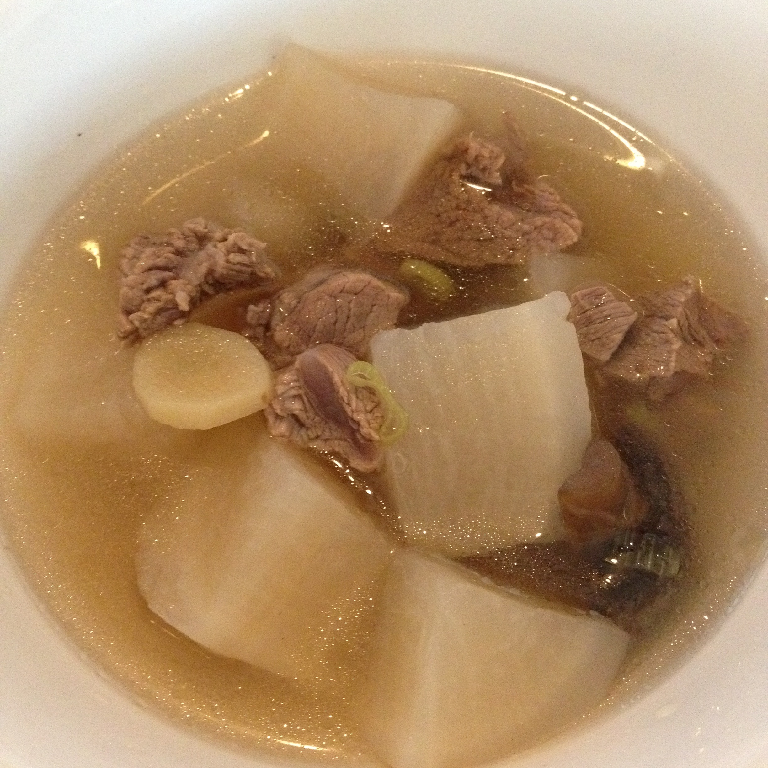 白萝卜牛腩汤