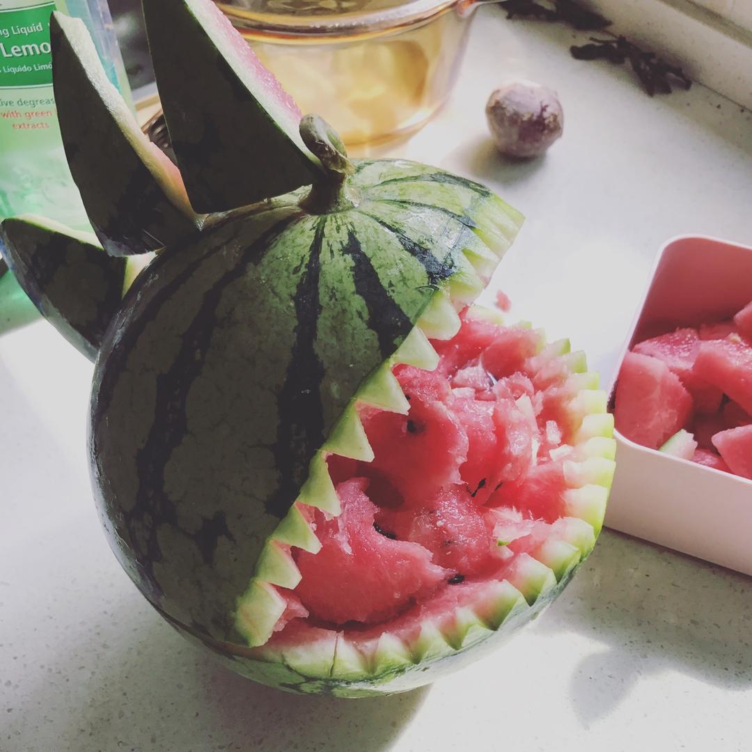 金金金酱做的超级酷炫的鲨鱼西瓜雕