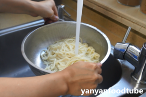 鸡蛋素炒面Fried Noodles Vegetarian的做法 步骤4