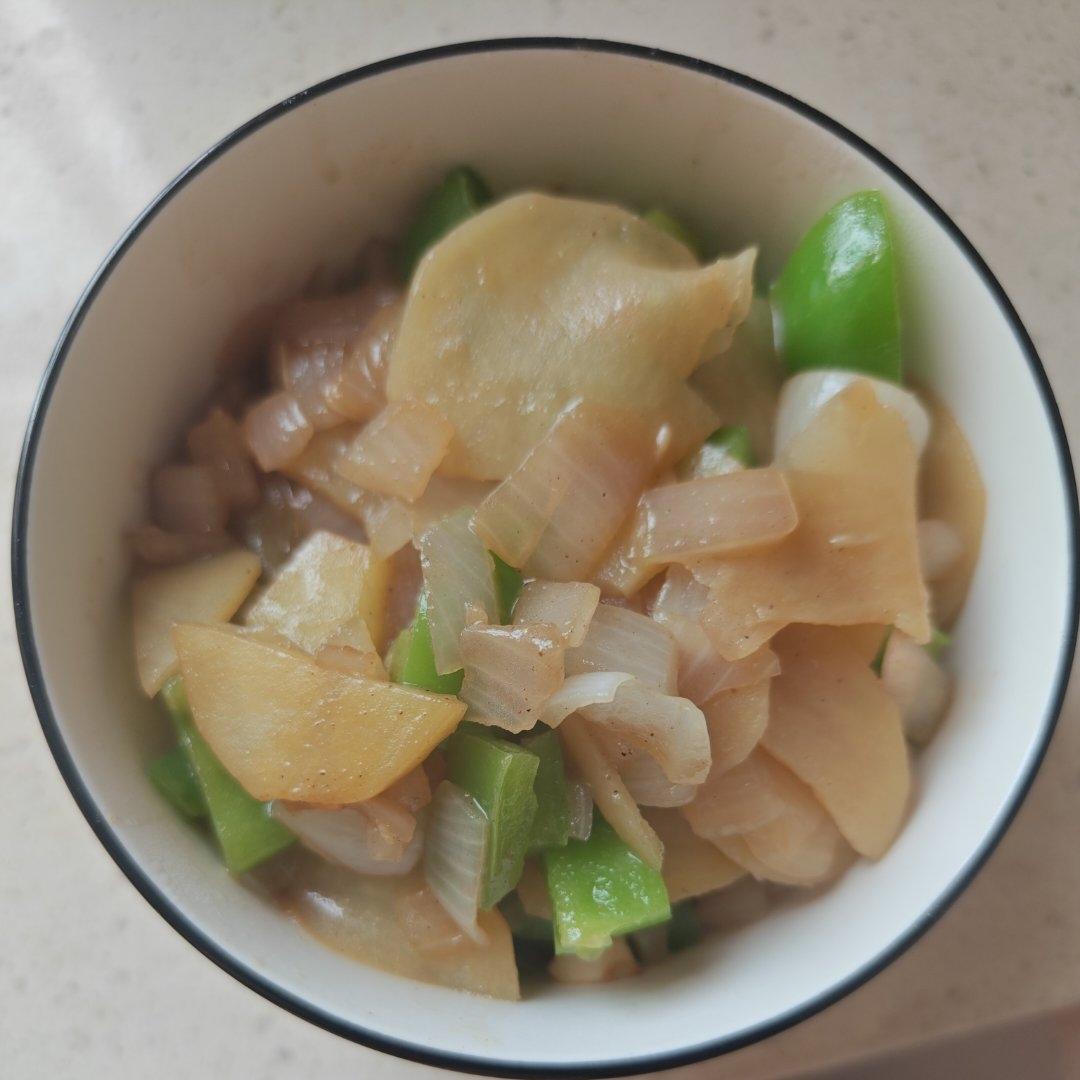 今天分享一款洋葱炒土豆片！好吃下饭，做法简单