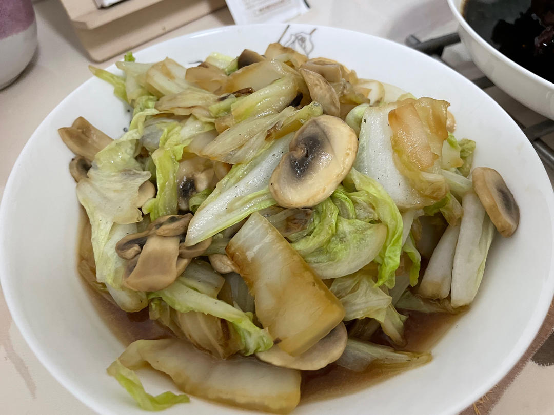 超级简单的—白菜炒口蘑