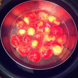 传统蒸草莓的做法 步骤1