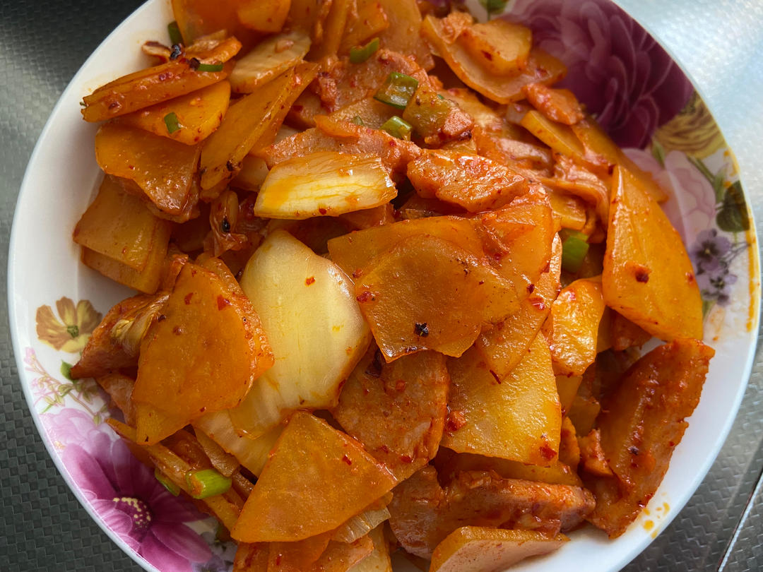 辣白菜炒土豆片