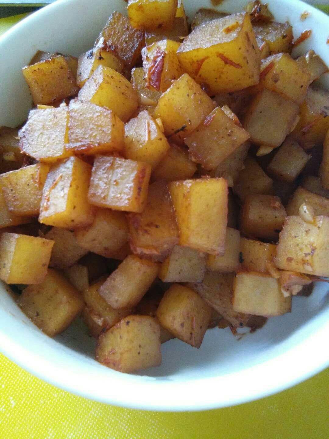 听音乐的猴妈妈做的番茄酱土豆丁