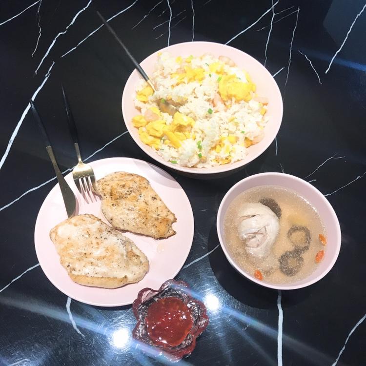 虾仁蛋炒饭