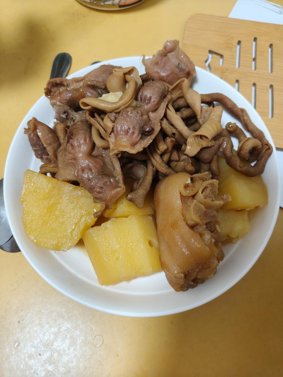 美味的家常菜：红烧猪蹄