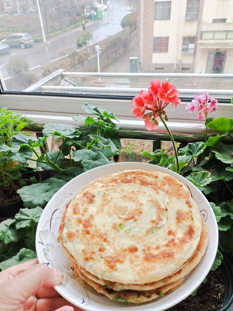 家常鸡蛋葱油饼 凉了也不硬 外酥里软 媲美早餐店 附细节视频详解