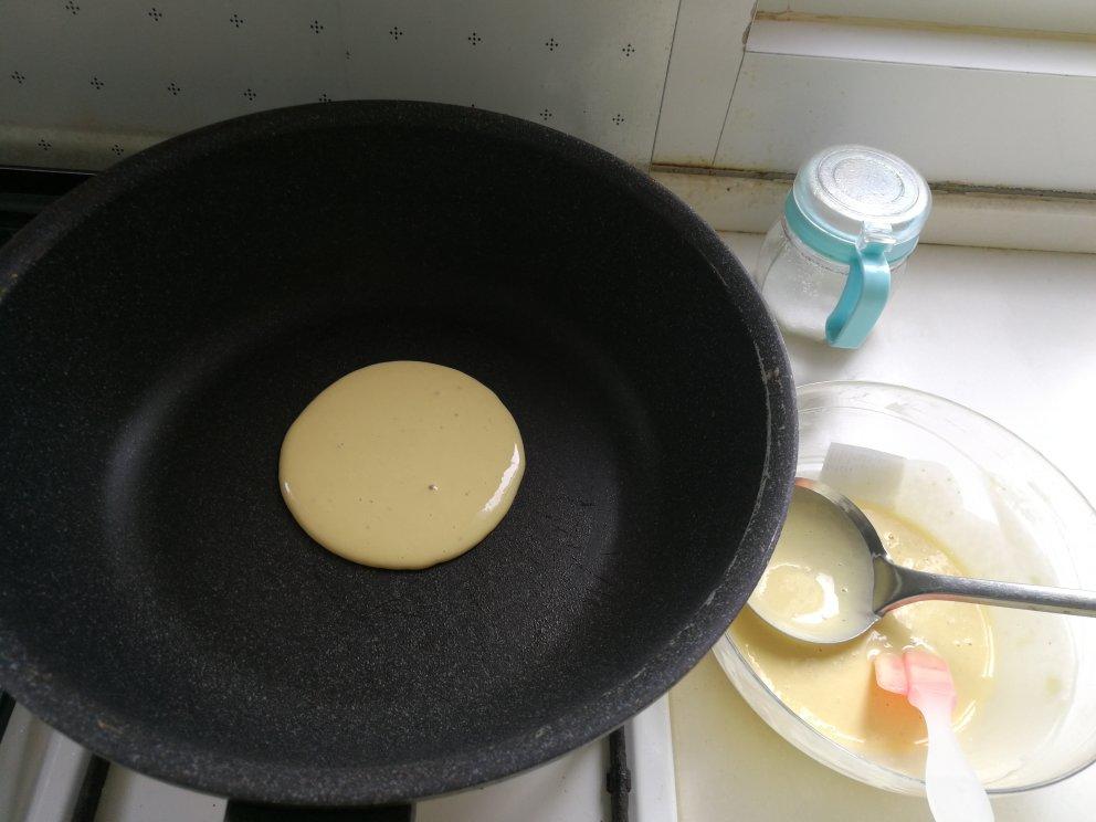 【减脂早餐】无油香蕉松饼（超简单）