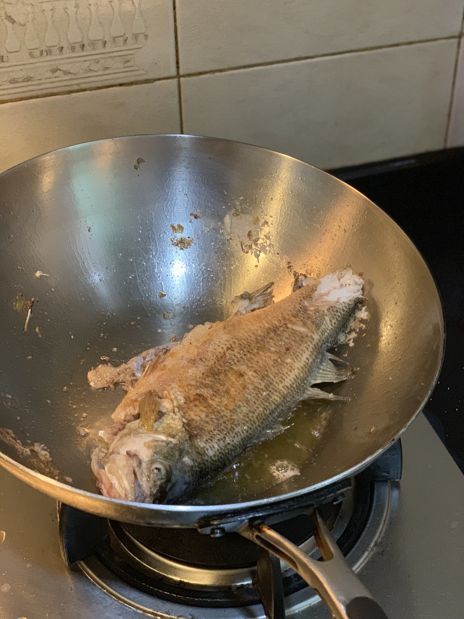 烤鱼-简易版鲈鱼🐟烤箱的做法 步骤2
