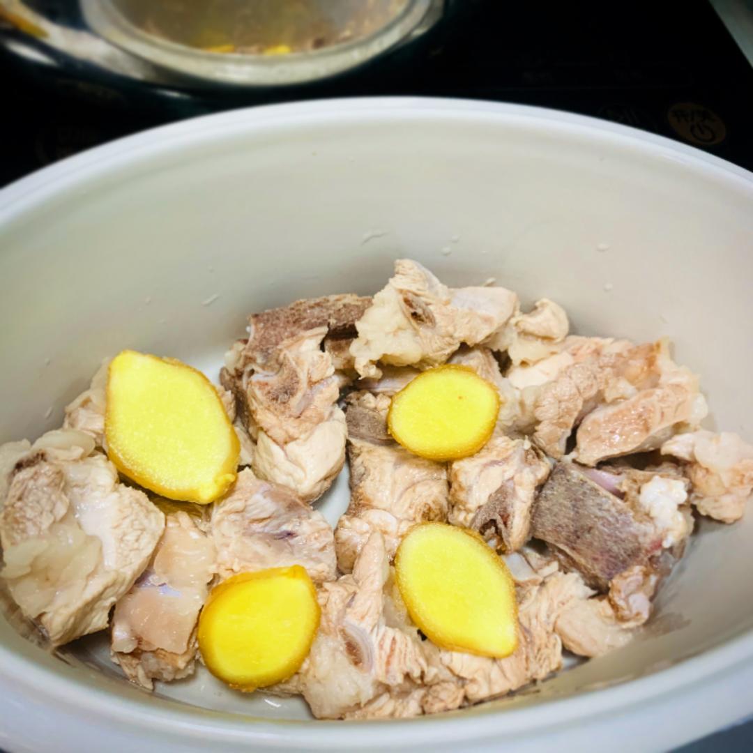 茶樹(shù)菇排骨湯（營(yíng)養(yǎng)靚湯）的做法 步驟3