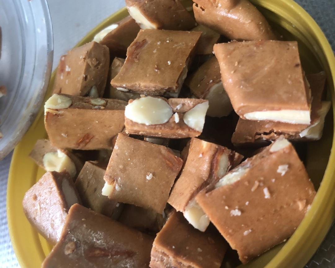 酥脆奶油杏仁桂子糖