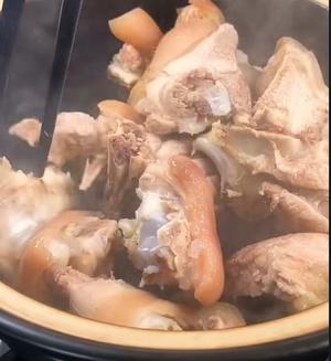 防-癌消节美颜-海带炖猪脚汤煲的做法 步骤2