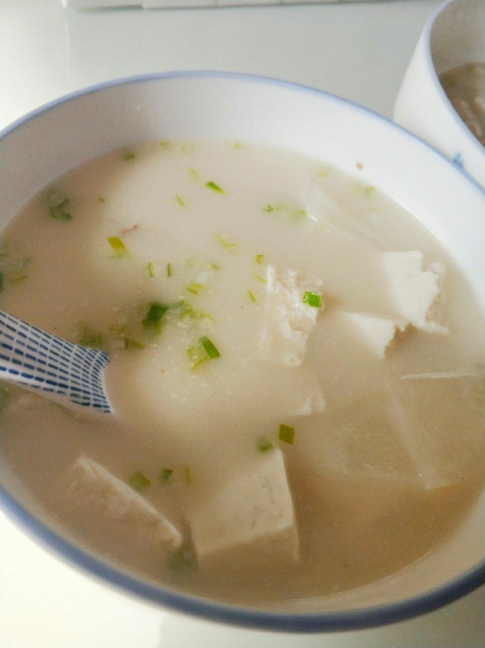 鲫鱼豆腐汤