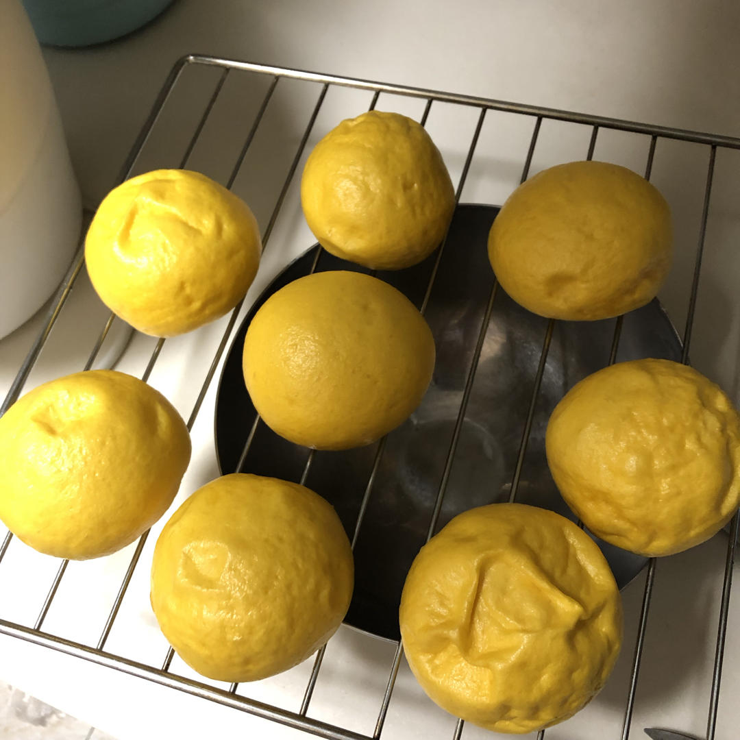 新手也可以--详解如何做出人见人爱、金黄的南瓜馒头