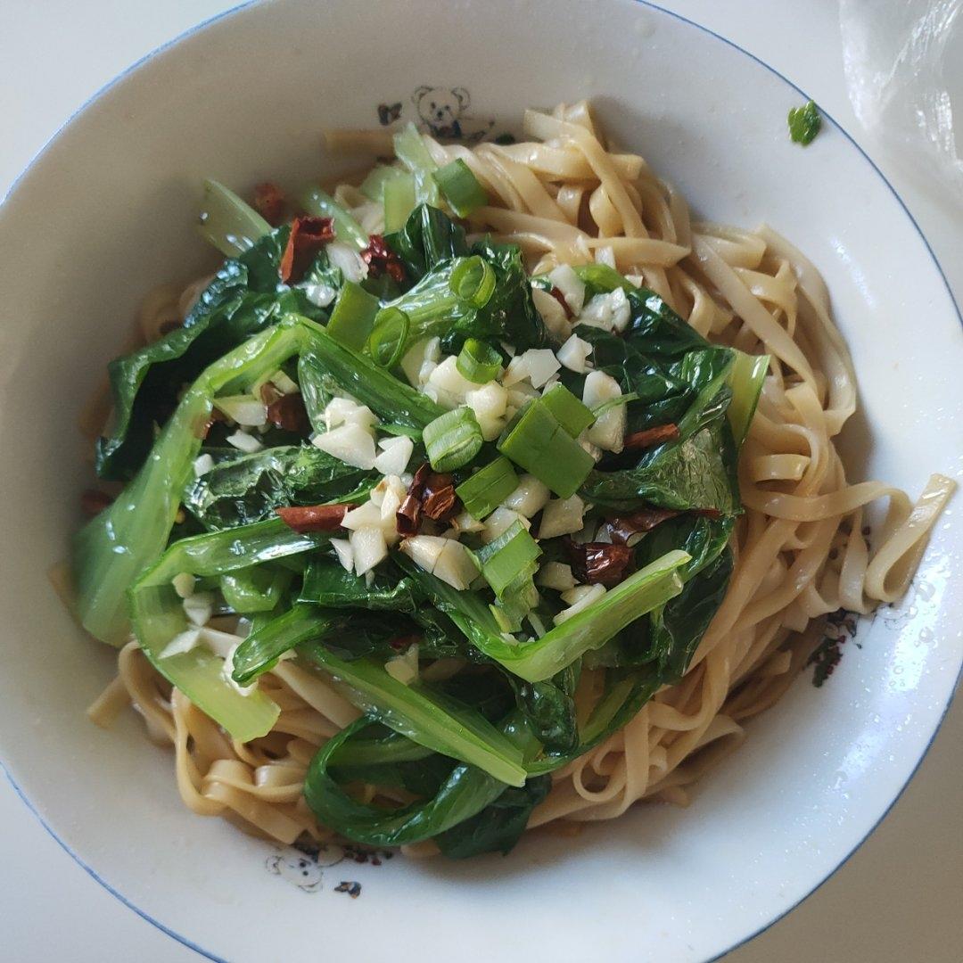 十分钟就能吃上的超简单油泼面