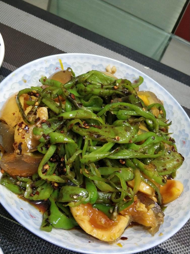 青椒皮蛋的做法