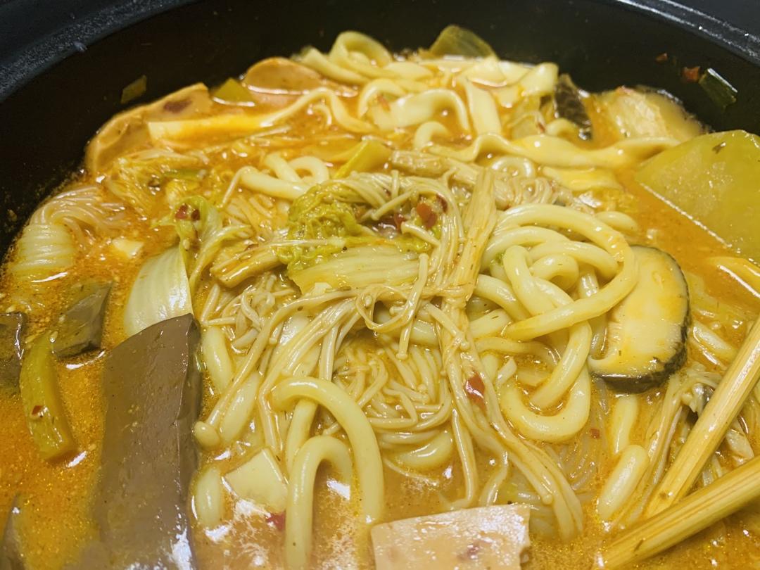 自制浓厚白汤麻辣烫