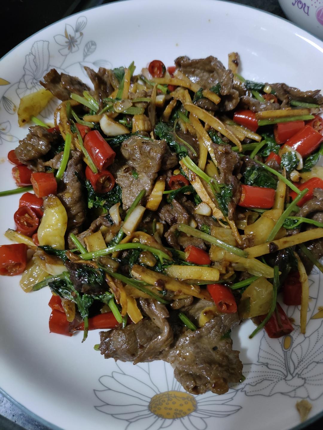 小炒黄牛肉，肉嫩味香！太好吃了简直是米饭杀手！