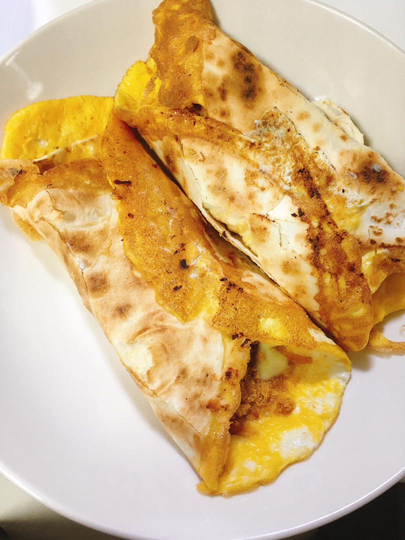 鸡块做的大人小孩都超爱的肉松鸡蛋卷饼