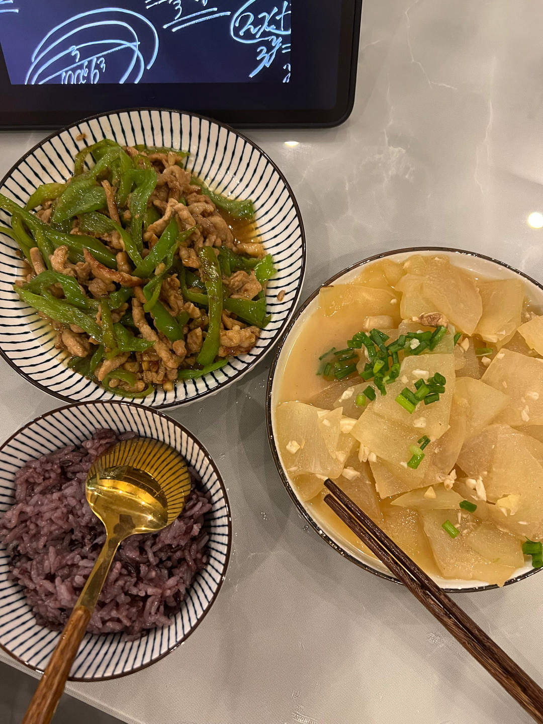 ‼️好吃到舔盘的青椒肉丝盖浇饭