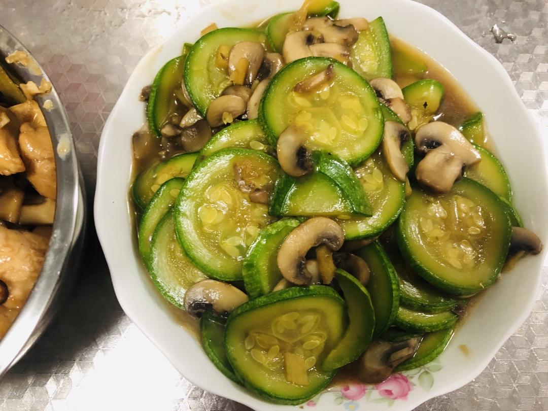 占瓜炒蘑菇