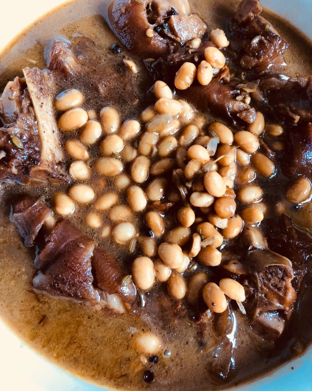 美味的黄豆炖猪蹄
