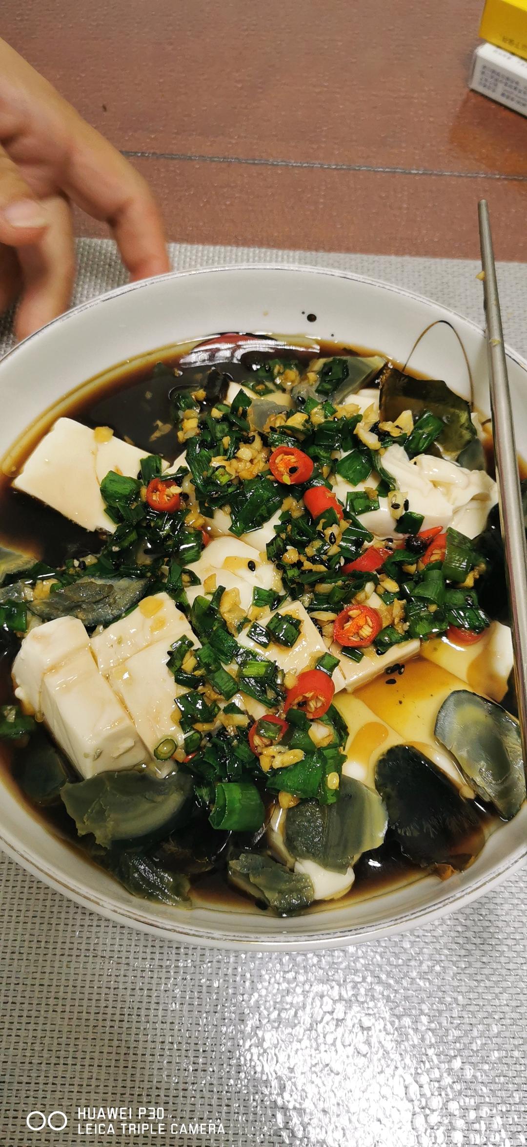 皮蛋拌豆腐