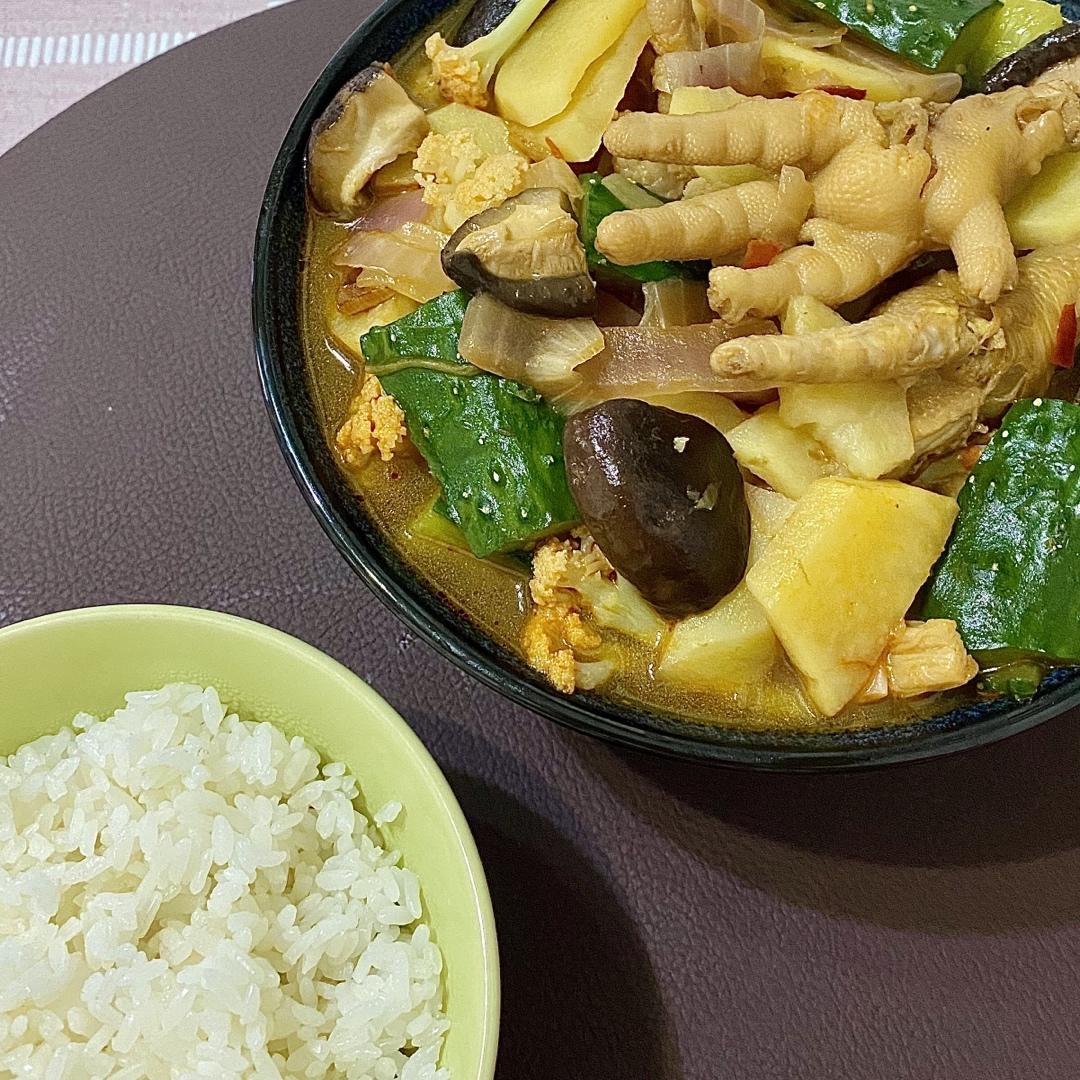 香辣鸡爪煲