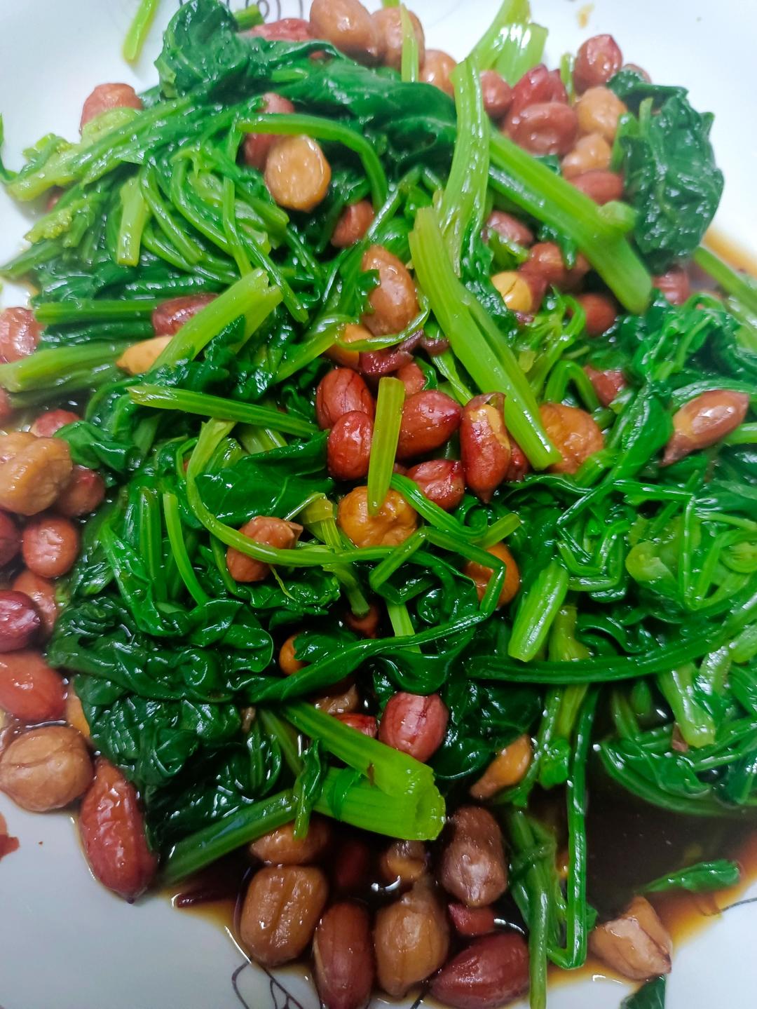 超级爽口的果仁菠菜（附零失误炸花生米的方法）