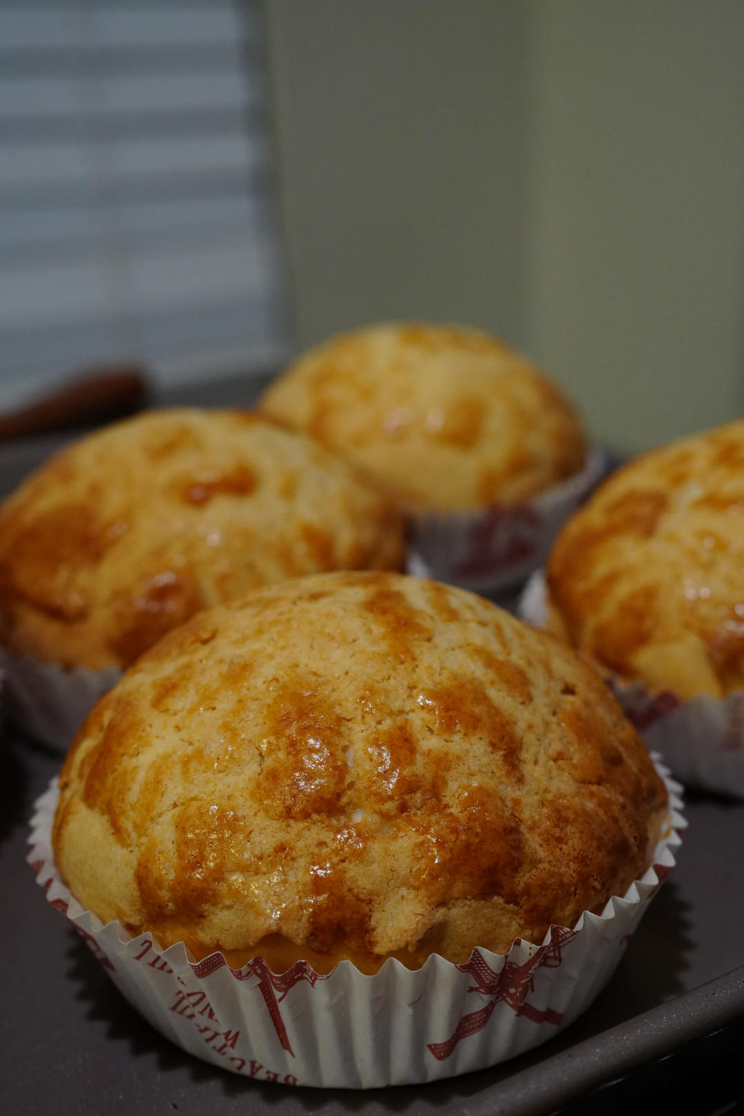 做100款面包の12：在家开茶餐厅!港式菠萝包 –不划格子自然裂开的香酥脆皮！菠萝油/酥皮包