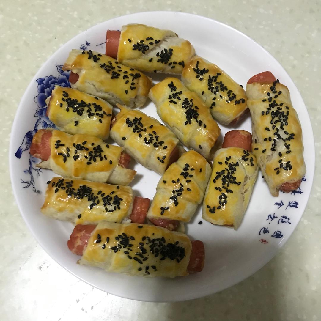 香肠酥皮卷：手抓饼皮还能这样吃，不用和面快速搞定早餐