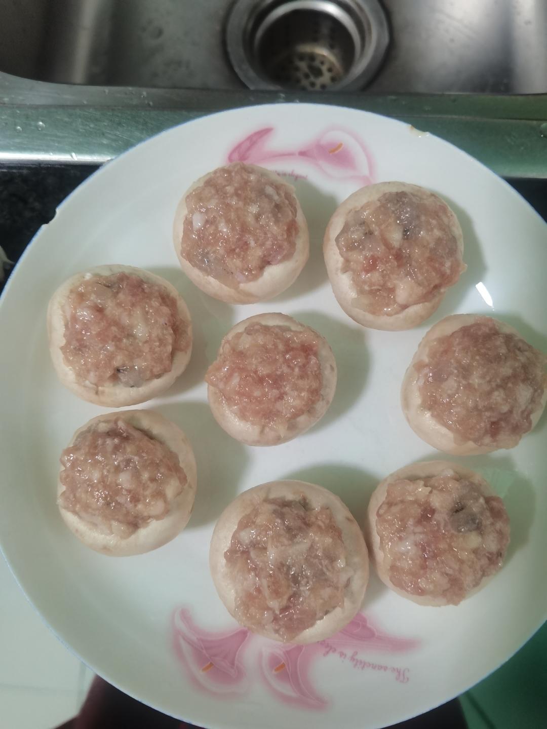 不会剩下一滴汤汁的口蘑酿肉