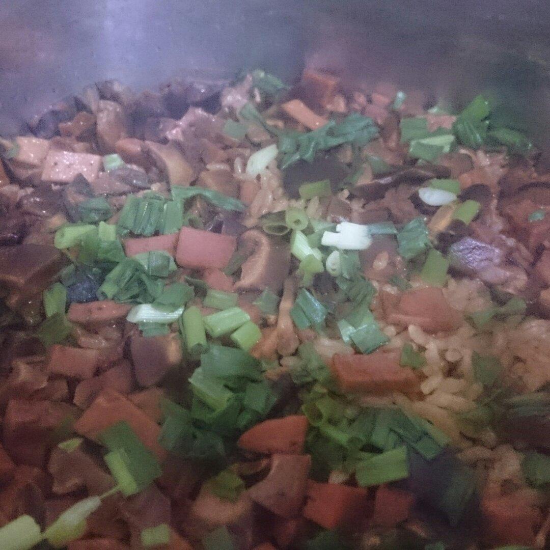 电饭锅香菇香肠饭(●´∀｀●)