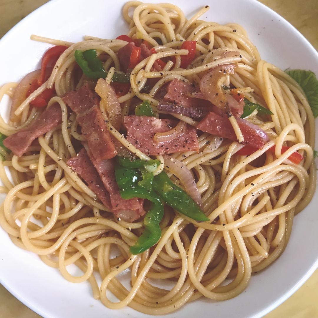 黑椒牛柳炒意面