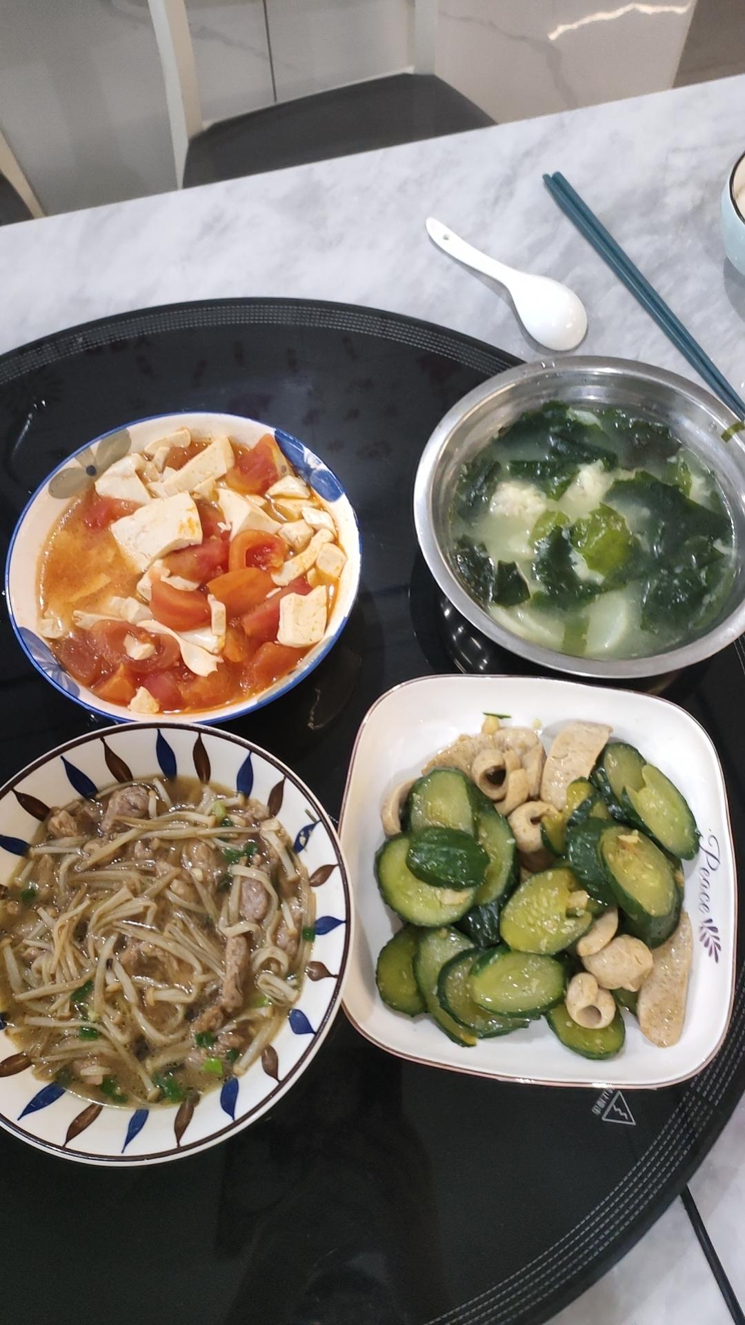 黄瓜炒香肠