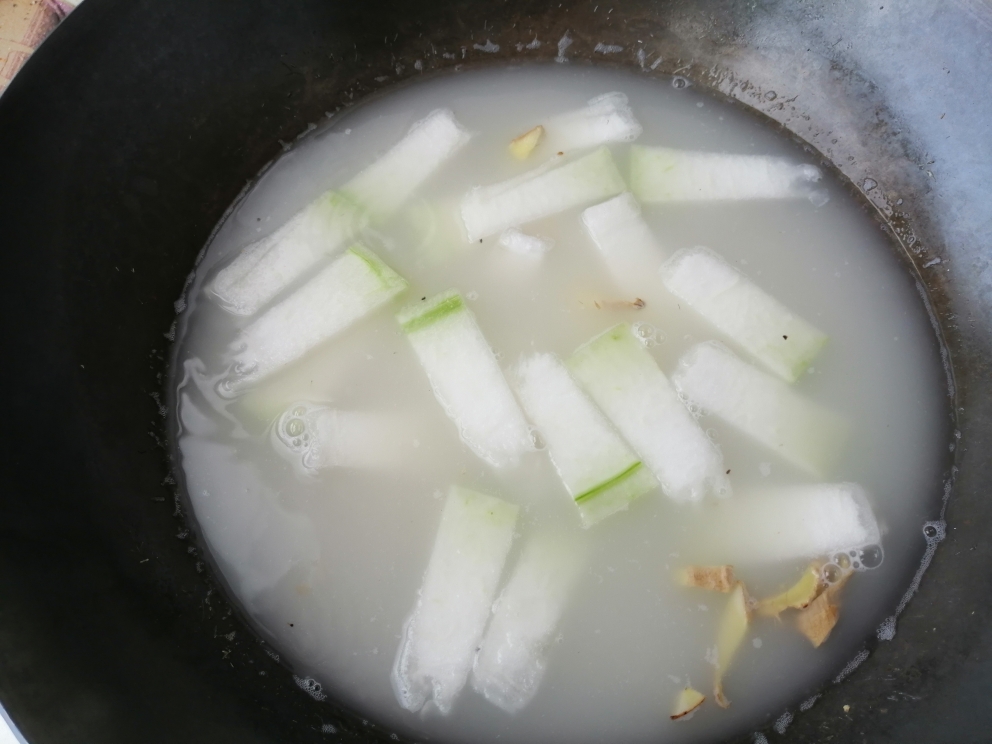打破减肥瓶颈期的鲜美冬瓜汤的做法 步骤3