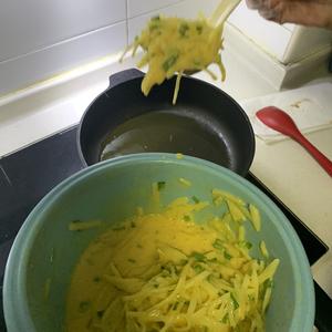 土豆丝鸡蛋饼的做法 步骤10